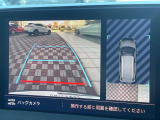 ●パノラミックビューモニター:専用のカメラにより、上から見下ろしたような視点で360度クルマの周囲を確認することができます☆死角部分も確認しやすく、狭い場所での切り返しや駐車もスムーズに行えます。