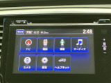 ナビや電話、情報、オーディオなどのメニューを画面上で選べる仕様です。カメラや設定項目もまとまり、目的に応じて必要な機能へアクセスしやすい構成です。
