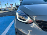 LEDヘッドライト搭載でしっかり明るく照らしてくれるので、夜間走行や不慣れな道でも安心です。