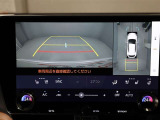 パノラミックビューモニターを装備。駐車場や交差点でクルマを真上から見るように周囲を確認できます。機能の詳細は販売店スタッフまでおたずねください。