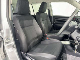 シンプルながら機能性あふれる運転席廻りです。視界性もよく、運転しやすいですよ。