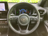 運転席から手の届く位置に各種スイッチがまとまり、視線を大きく移さずに操作しやすい配置です。メーターや前方の確認を妨げにくく、日常の運転を便利にサポートします。
