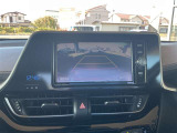 バックガイドモニターで、後方を確認しながら安心して駐車することができます。運転初心者も熟練者も必須の機能ですよ!