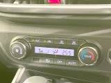 【オートエアコン】一度お好みの温度に設定すれば、車内の温度を検知し風量や温度を自動で調整。暑い&hellip;寒い&hellip;と何度もスイッチ操作をする必要はありません。快適な車内空間には必須の機能ですね♪
