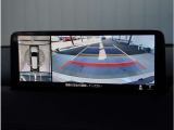 【360&deg;ビュー・モニター】専用カメラにより上から見下ろしたような視点で360度クルマの周囲を確認することができます。駐車が苦手な方でも縦列駐車や幅寄せ時に活躍してくれます。