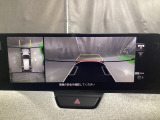 360度モニターは、4つのカメラによる前後左右・俯瞰映像でドライバーからは見えない領域の危険認知をサポート!全周囲の死角を減らし、狭い駐車場や幅寄せ、T字路の進入などの運転の安心感を高めます!