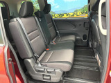 後部座席も気になるようなキズ・汚れやへたり等、大きなダメージはなく、良好な状態です。