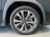 純正のアルミホイール装着車です。タイヤサイズは225/50R18です。