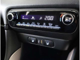 温度コントロールフルオートエアコンです。運転席で温度設定ができます。冷え性の方が乗っても安心ですね♪