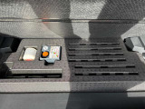 トランクルームのフタを開けると付属の車載工具がございます(^^) 必要に応じて買い足していただくことも可能です!