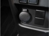 【12V電源】USBポートなどを追加することができます。
