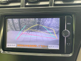 【バックカメラ】駐車時に後方がリアルタイム映像で確認できます。大型商業施設や立体駐車場での駐車時や、夜間のバック時に大活躍!運転スキルに関わらず、今や必須となった装備のひとつです!