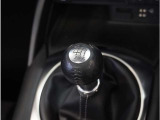 【シフトレバー】シフトもとても操作しやすいデザインになっております。運転する人の事を第一に考えた操作性の高い仕様です。