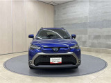 お車購入のポイントとなるフロントマスクです!シャープな目つきが印象的なデザインのヘッドランプです。
