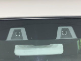 【スズキ セーフティサポート】走行中に前方の車両等を認識し、衝突しそうな時は警報とブレーキで衝突回避と被害軽減をアシスト。より安全にドライブをお楽しみいただけます。