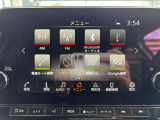 スマートフォン連携(Apple CarPlay / Android Auto)に対応しており、普段お使いの音楽アプリやマップアプリを大画面でシームレスに操作可能です。