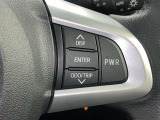 ステアリングスイッチ付き。前方から目を離すことなく操作することが可能です。