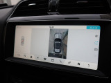 ボディの目立たない位置に設置された4台のデジタルカメラにより、車の周囲360度のオーバーヘッドビュー表示。それぞれのカメラを単独もしくは2か所表示することも可能。狭い場所や出入口なども安心できます!