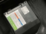 減速時の回生エネルギーを利用して発電したエネルギーを蓄え、オーディオやエアコン、ヘッドライトなどに使う事で、エンジンの負担を減らす「Sエネチャージ」搭載車両です。