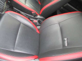 4WD/5速MT/ナビ/TV/バックカメラ/Bluetooth/電動格納ドアミラー/アルミホイール/シートヒーター/キーレス/エアコン/パワーウィンドウ/フロアマット/ドアバイザー