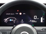【メーターパネル】素早く車の情報が読み取れる、視認性に優れたシンプルなデザインのメーターパネルです。