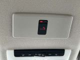 もしもの時のSOSコール。事故やあおり運転でお困りの際にオペレーターに繋ぐことができます。