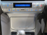左右独立温度コントロールフルオートエアコンです。運転席、助手席それぞれで独立して温度設定ができます。冷え性の方が乗っても安心ですね♪