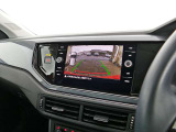 バックモニター搭載で車庫入れ安心!バック中の死角部分がモニターに映し出されるので安全性アップ!前後パークセンサーとバックカメラで車庫入れも安心です。