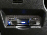 高速道路を賢く使うETC2.0装備です。高速道路とクルマが情報を連携して渋滞の迂回ルートや災害時の適切な誘導をしてくれたりします。