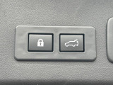 【パワーバックドア】スマートキーや運転席のボタンを押すだけでリアゲートが自動で開閉します!荷物を持っている時や、高い位置にあるバックドアを閉める際に便利な機能です♪