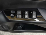 パワーウィンドウで窓の開け閉めもラクラク♪