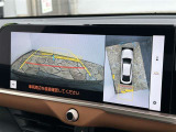 パノラミックビューモニター付きです。車両を上から見たような映像をディスプレイオーディオ画面に表示。運転席からの目視だけでは見にくい、車両周辺の状況をリアルタイムでしっかり確認できます。