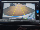 駐車時の安全確認をサポートするバックカメラも使用できます。インターナビで様々な情報を得ることもできます。