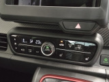 オートエアコン装着車で車内はいつも快適です!