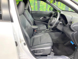 運転席まわりには十分なスペースがあり、大柄な方でもゆったり運転していただける環境です。
