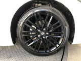 純正18インチアルミ!タイヤサイズは225/45R18です