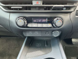 フルオートエアコン 温度設定をすれば自宅のエアコンのように車内の温度をコントロール