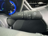 【オートライト】車外の明るさに応じて、自動的にライトの点灯・消灯をしてくれます。