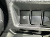 オートマチックハイビームとは、先行車や対向車のライトを認識し、ハイビームとロービームを自動で切り替える機能です。夜道の視界を確保します。詳細は販売店スタッフまでおたずねください。