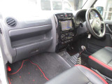 4WD/5速MT/ナビ/TV/バックカメラ/Bluetooth/電動格納ドアミラー/アルミホイール/シートヒーター/キーレス/エアコン/パワーウィンドウ/フロアマット/ドアバイザー