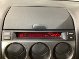 エアコン吹き出し口上部に時計や、空調などを表示するディスプレイがセットされます。