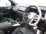 運転席メモリー付きフロント電動シート装備。