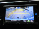 バックカメラの画像です。ガイドラインがスムースな車庫入れをサポートいたします。車庫入れの安心感がアップしますね。