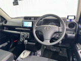 運転席まわりです。 各操作スイッチは使いやすい位置に配置されてます。