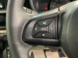 ステアリングにオーディオ操作スイッチが付いています。オーディオ画面に直接タッチしなくても操作が出来ますので、運転に集中できます。