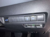 オートマチックハイビームとは、先行車や対向車のライトを認識し、ハイビームとロービームを自動で切り替える機能です。夜道の視界を確保します。詳細は販売店スタッフまでおたずねください。