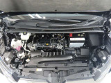 車にとって、とても大切な部分のエンジンルーム。綺麗に清掃済みで安心です。