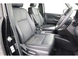見えないところまで徹底洗浄!中古車をキレイで気持ちよくお乗りいただけるよう、トヨタ認定中古車はしっかりクリーニング。エンジンルームやシートを外した洗浄まで目に見えないところまで徹底的に洗浄しています。