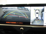 パノラミックビューモニター付きです。車両を上から見たような映像をディスプレイオーディオ画面に表示、運転席からの目線だけでは見にくい、車両周辺の状況をリアルタイムでしっかり確認できます。