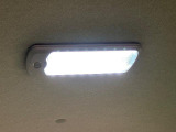 大型室LED内灯で車中泊や荷室作業に最適!